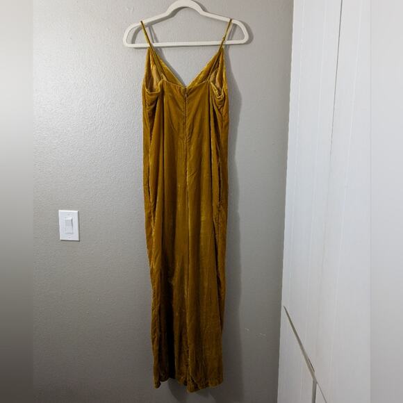 Astr The Label Hey Hey Hey Gold Sleeveless Jumpsuit - Picture 3 of 6